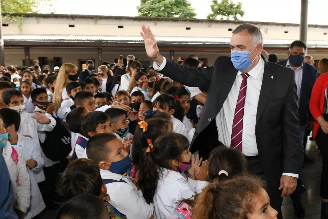 EN BANDA DEL RÍO SALÍ. El gobernador interino Osvaldo Jaldo destacó el incremento en la matrícula. Foto: Prensa Gobernación