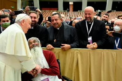 El Papa canceló sus actividades del día debido a dolor en la rodilla