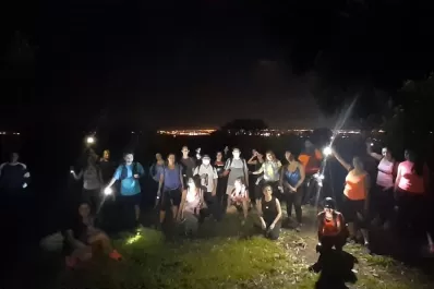 Caminata nocturna en las sendas de Yerba Buena