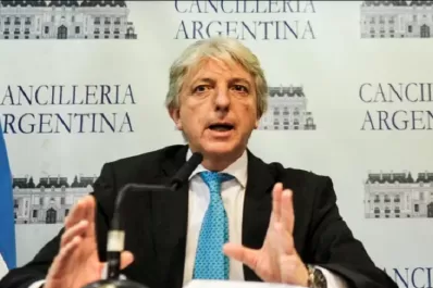Diplomático inglés dio a conocer que un viceministro macrista negoció borracho un acuerdo por las Islas Malvinas