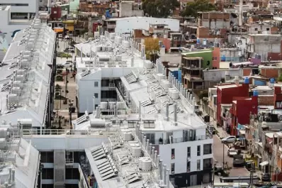 El desafío de urbanizar la más grande villa del país y de dar ciudadanía a sus habitantes