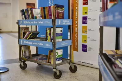 Los trenes de larga distancia tendrán libros para leer o descargar durante el viaje