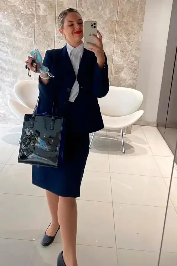 Una aerolínea rechazó a una azafata con un insólito argumento: necesita perder peso