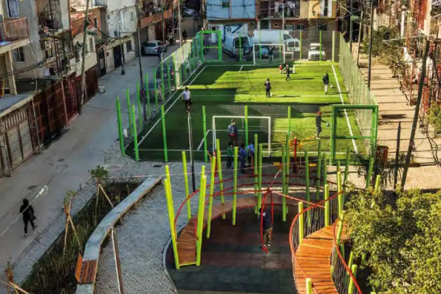 GESTIÓN DE GOBIERNO. El desafío de urbanizar la más grande villa del país y de dar ciudadanía a sus habitantes.