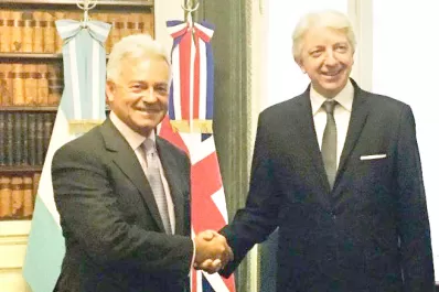 Acuerdo sobre Malvinas: denuncian a Foradori tras conocerse que negoció borracho