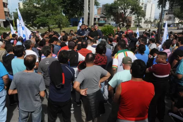Sin paro de ómnibus, pero con paritarias no definidas
