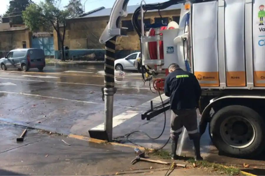 El equipo territorial realizando los trabajos en anegamientos.