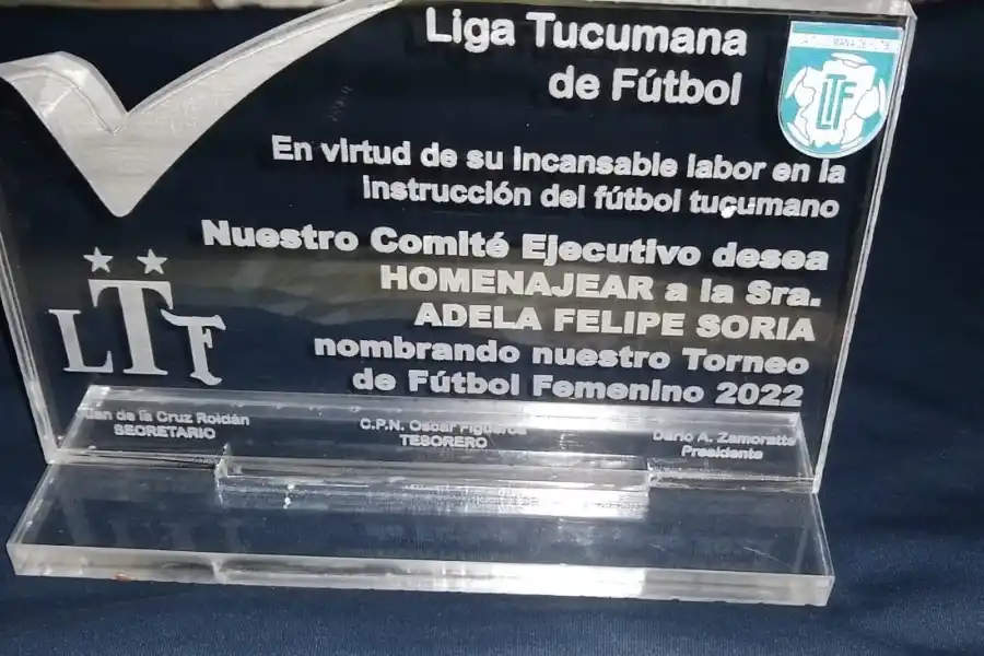Fútbol femenino: goles, el mejor homenaje para la “Mocha” Adela