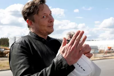 Elon Musk dijo que compraría el Manchester United y luego lo aclaró en Twitter