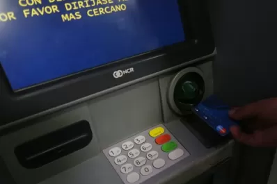 Por error le depositaron 200.000 dólares: se fue del trabajo y no lo volvieron a ver