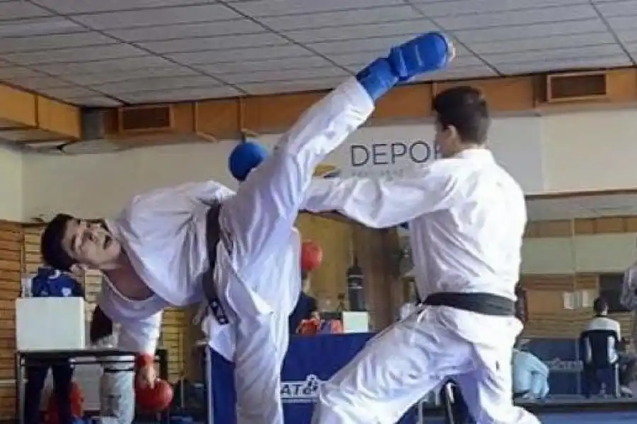 ILUSIONADO. Francisco Salsench estará compitiendo en karate.