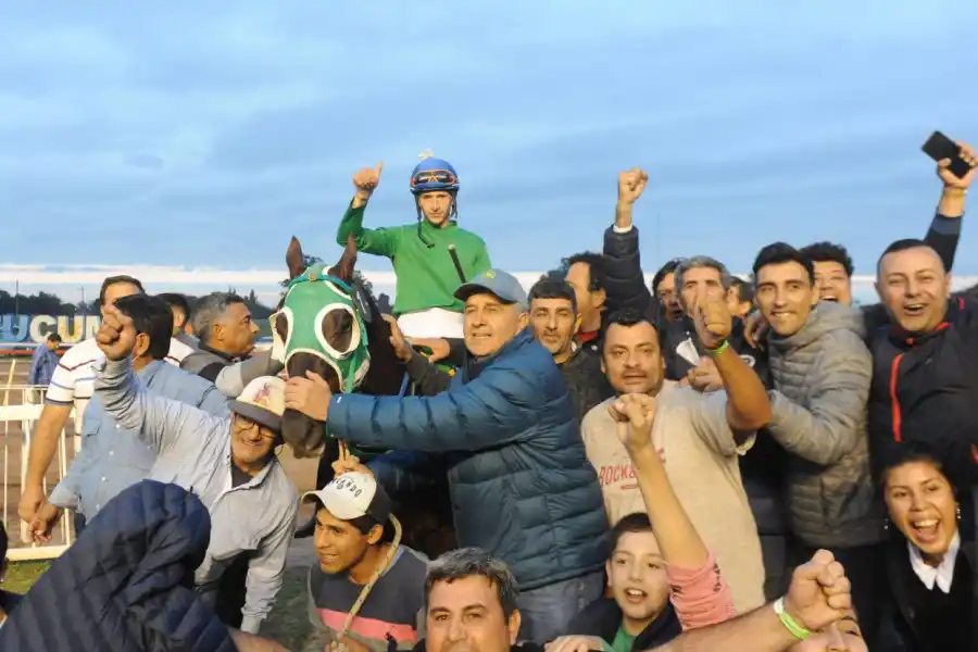 El éxito de las cuadreras en el Hipódromo y una legislación para regularlas en el interior