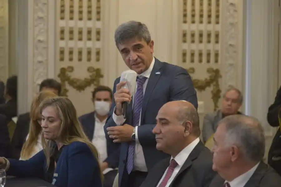 Jaldo, ante los senadores oficialistas: Podemos construir y mejorar una patria diferente para todos