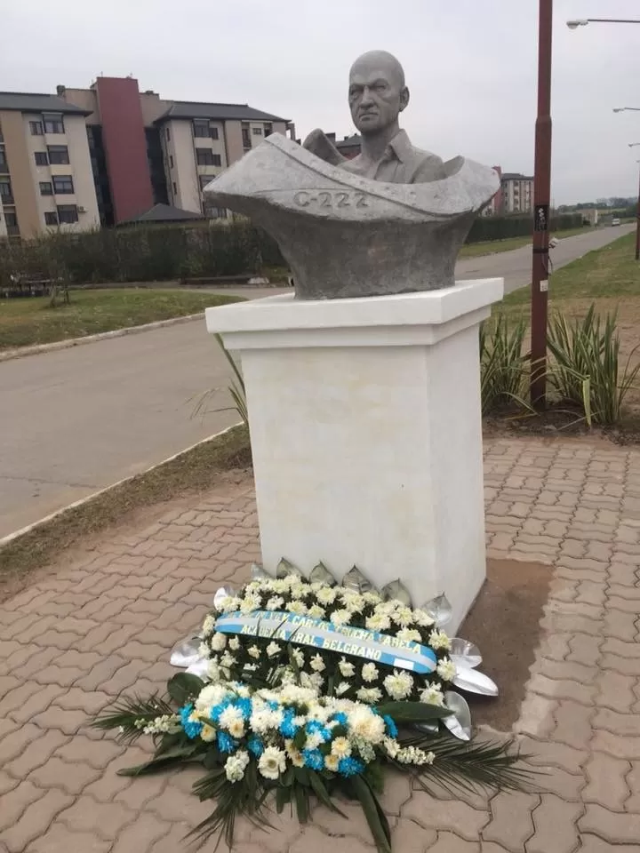 SIEMPRE EN LA MEMORIA. Un monumento para Carlos Trucha Varela.  