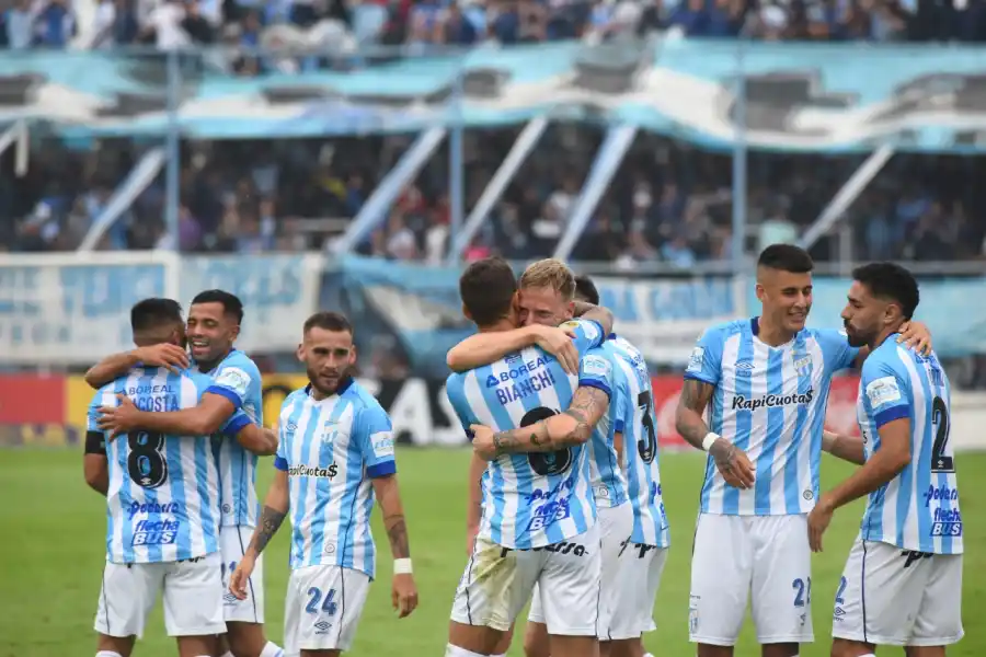 El Monumental dejó de ser tensión y nerviosismo para convertirse en una fiesta