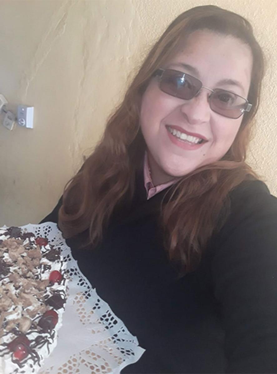 20 DE JUNIO. María Paula Dávila con su torta, el festejo le toca en el Día de la Bandera.