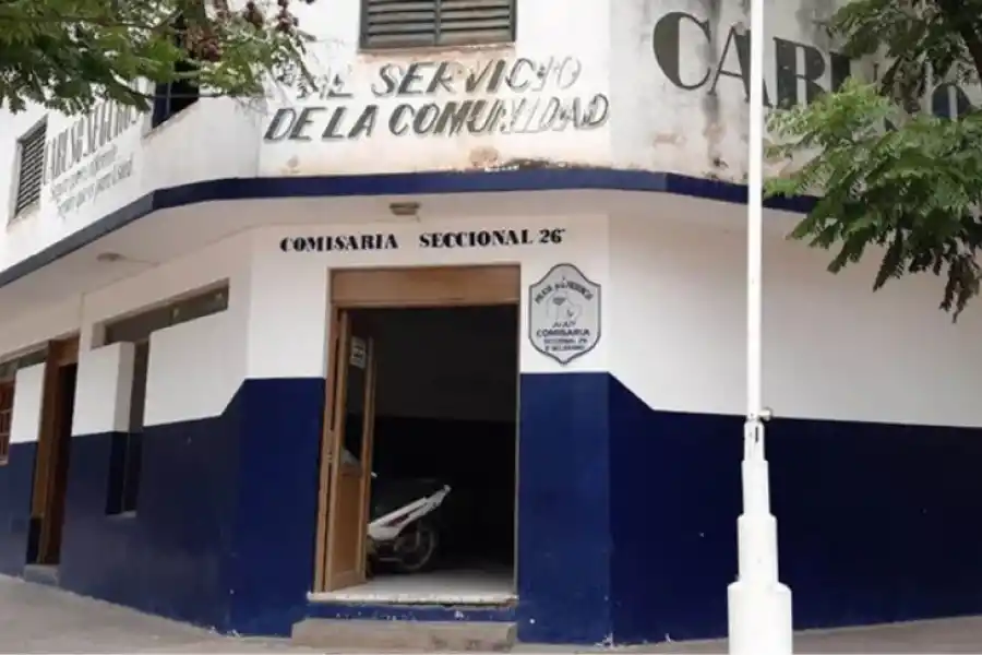 Personal de la Seccional N°26 de San Pedro de Jujuy, que se encontraba a pocos metros del domicilio, le brindó asistencia a la mamá de la criatura (Foto: El Tribuno).