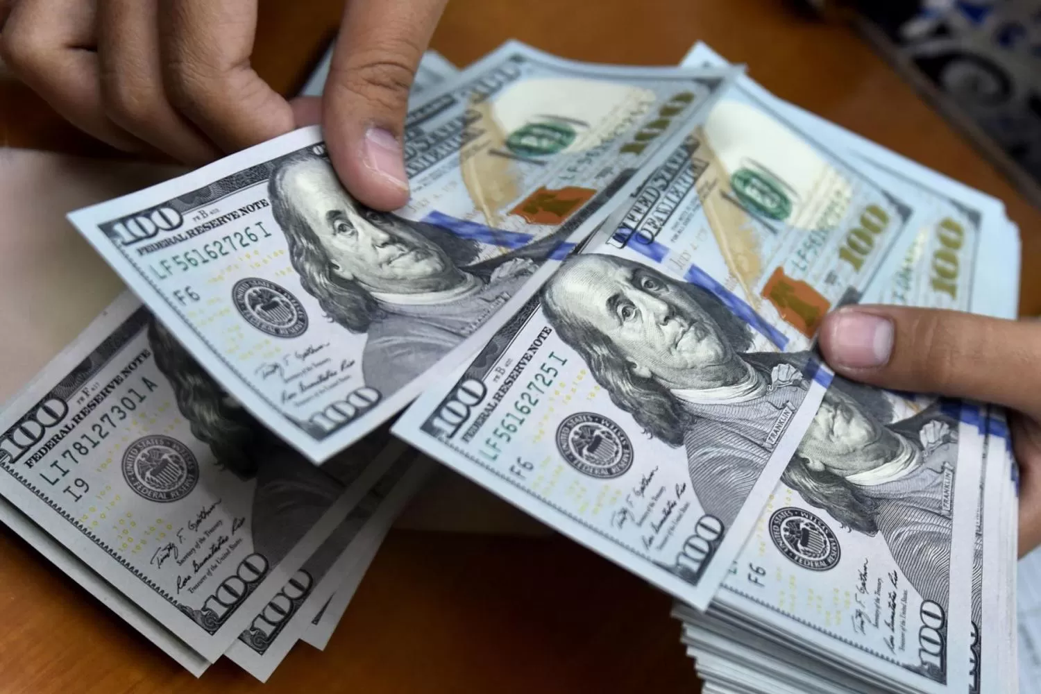 El dólar blue se negocia a $203,59 en la City tucumana