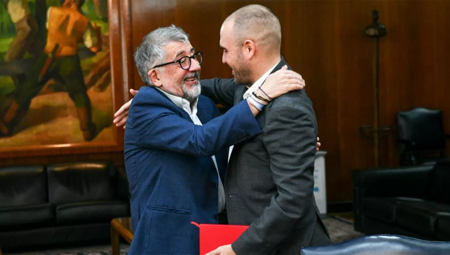 EN EL PALACIO DE HACIENDA. El ministro Martín Guzmán se entrevistó con Mario Cimoli, de la Cepal.