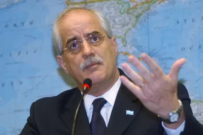 Taiana acusó a Milei de favorecer a las cerealeras y promover estafas con el Estado