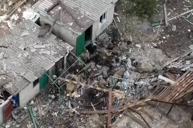 Impactante video: así se ve la destrucción en una ciudad de Ucrania desde un drone
