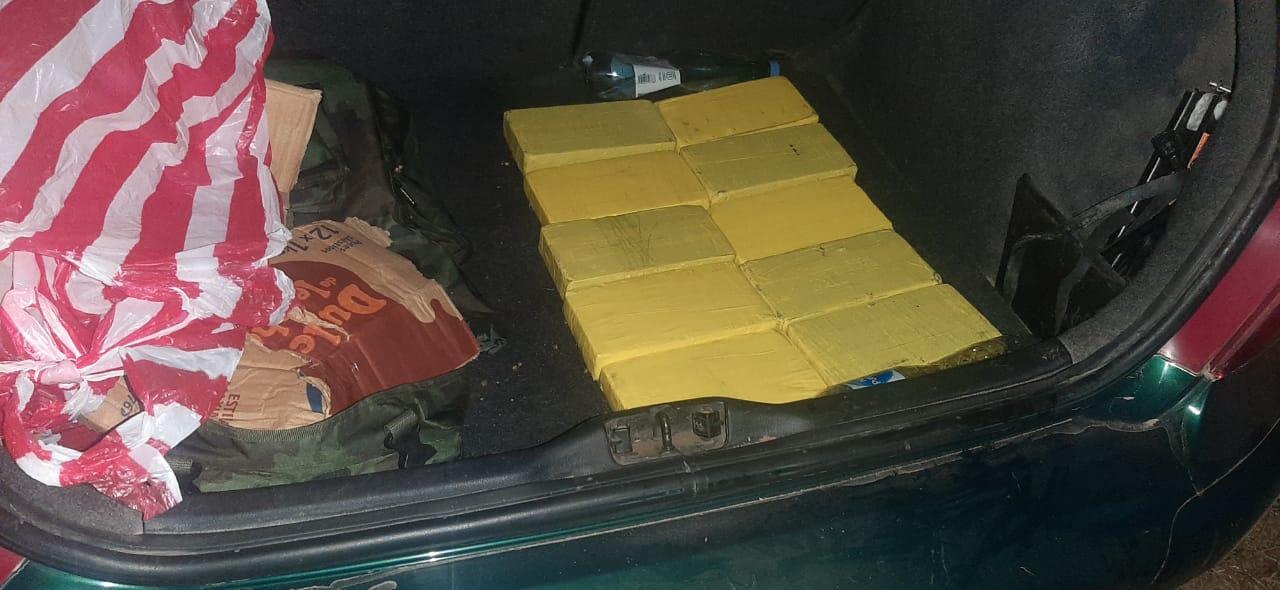 Encontraron más de 10 kilos de cocaína en un auto abandonado