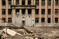 Ucrania: Rusia bombardeó una escuela, donde se escondían los habitantes de un pueblo