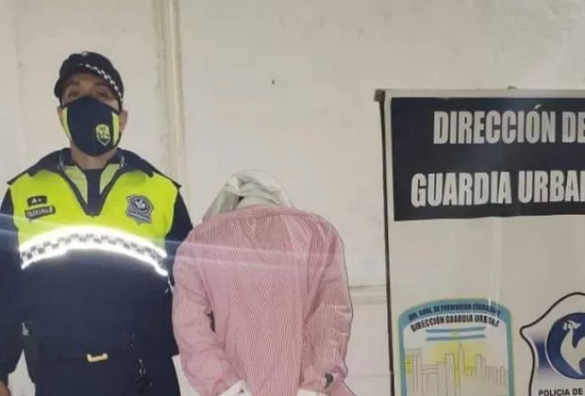 Robó calzado de un local comercial e intentó huir