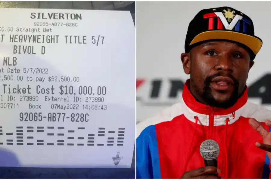 Mayweather muestra el ticket de la apuesta. 