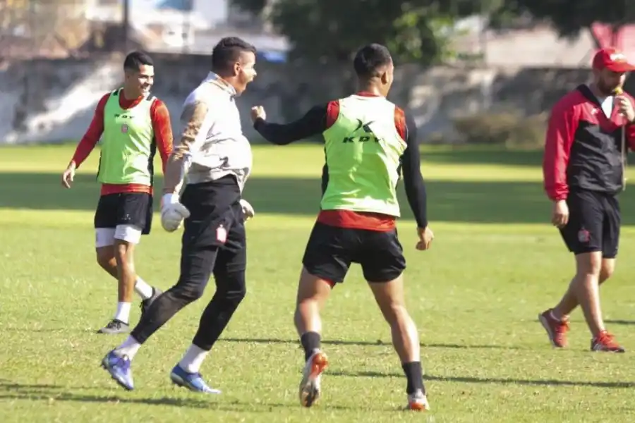 BUEN CLIMA. En el entrenamiento de ayer hubo muchas risas y un gran ánimo.