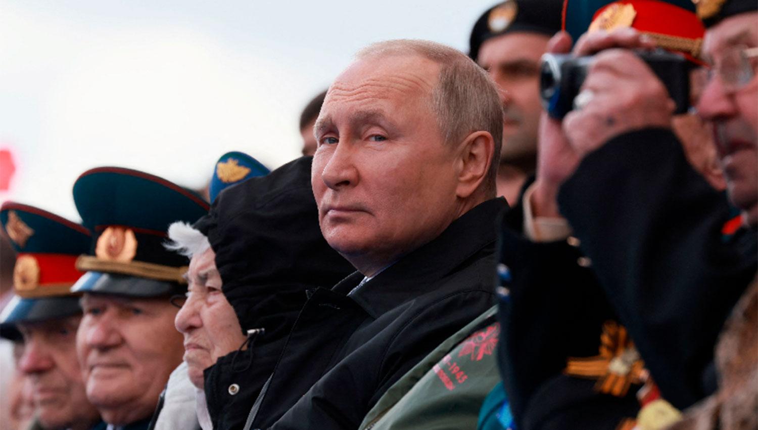 DESFILE: Putin presidió la caravana de militares que recorrió la plaza Roja de Moscú.