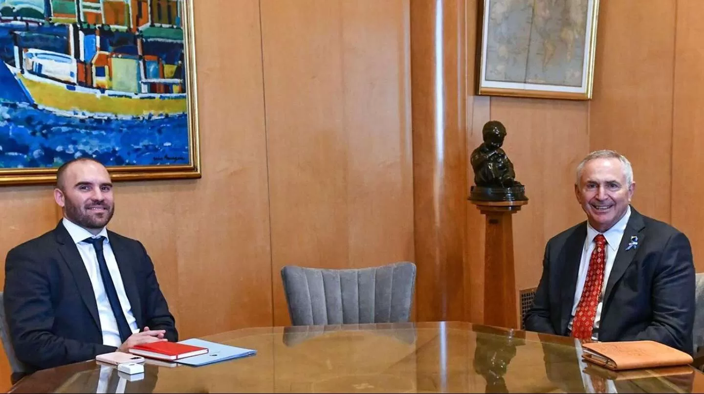 El ministro de Economía Martín Guzmán y el embajador de los Estados Unidos en la Argentina Marc Stanley. Foto: Twitter @Martin_M_Guzman
