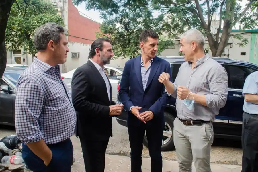 AUTORIDADES RECORREN OBRAS DE SANEAMIENTO EN BARRIO SUR