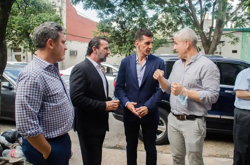 AUTORIDADES RECORREN OBRAS DE SANEAMIENTO EN BARRIO SUR