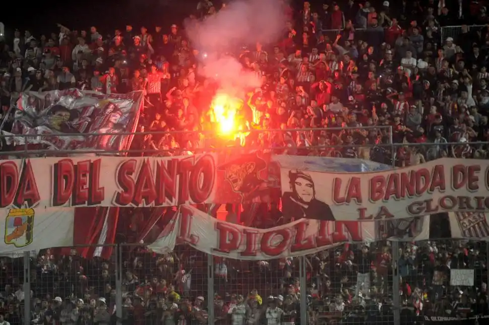 HINCHADA. El público acompañó como siempre, aunque no pudo celebrar el triunfo. De todos modos, San Martín sigue siendo el único escolta del líder Belgrano.