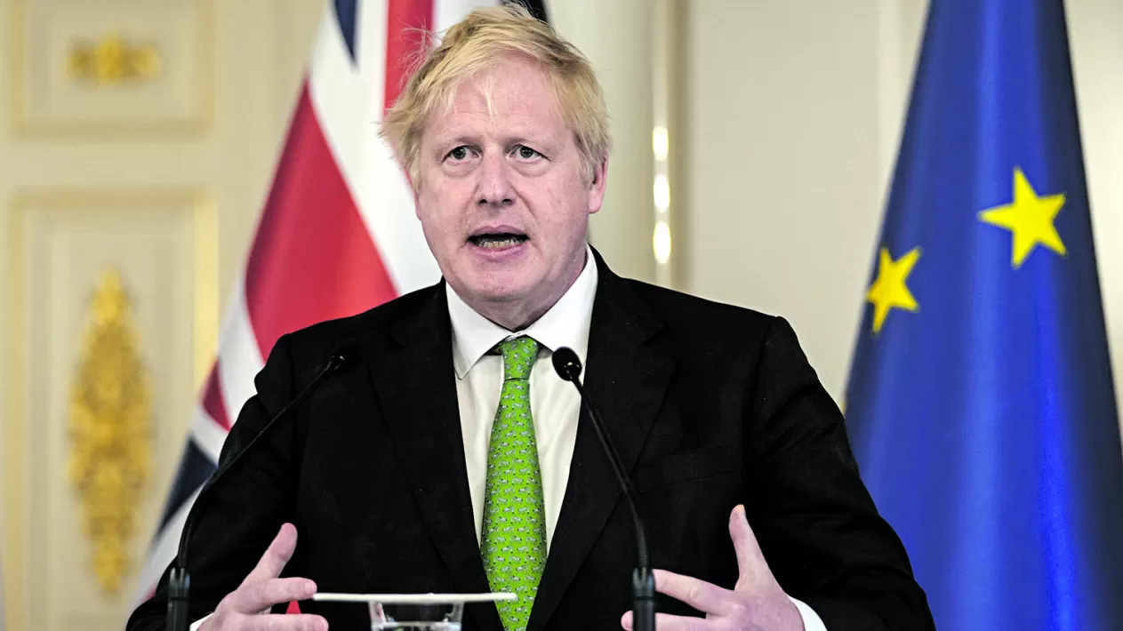NORTE. El primer ministro británico anunció el compromiso en Helsinki.