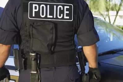 Un hombre asesinó a su pareja y murió de un infarto mientras la enterraba