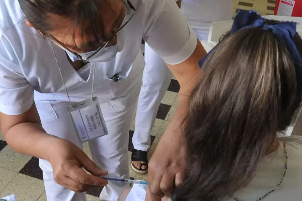 La Justicia de Tucumán autoriza vacunar a dos niñas contra la covid, pese a la negativa del papá