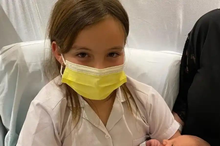 La hija menor de Nicole Neumann junto a Luca