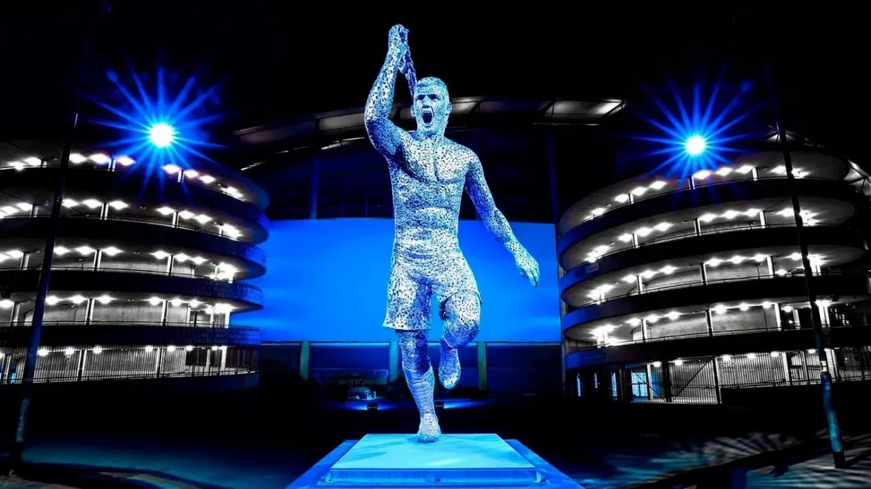 Estatua de Sergio Agüero en el Manchester City