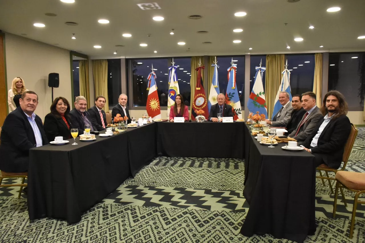 EN SALTA. Reunión de los miembros del Parlamento del NOA. Foto de Prensa HLT