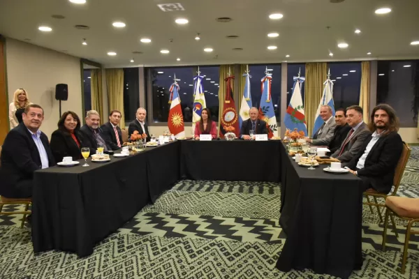 La Mesa Ejecutiva del Parlamento del NOA se reunió en Salta