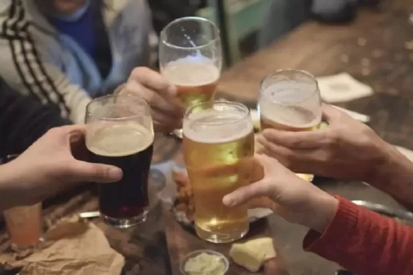 Juntarse con amigos es seis veces más caro que en 2017