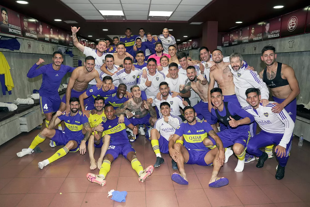 FIESTA “XENEIZE”. El plantel de Boca festejó el pase a la final, en la que se medirá con el ganador del duelo Tigre-Argentinos.