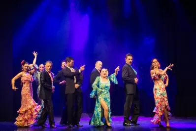 Sevillanas, coplas, rumbas, salero y hasta pop romántico