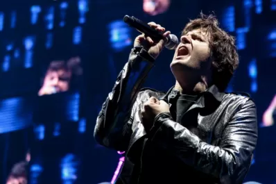 Ciro y los Persas llegan con sus mejores temas