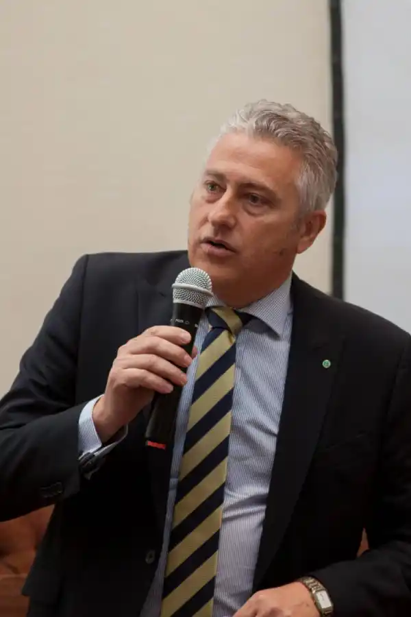 ¿QUÉ HACER? Sidoti señala que, por lo general, los ahorristas se inclinan hacia activos conservadores.  