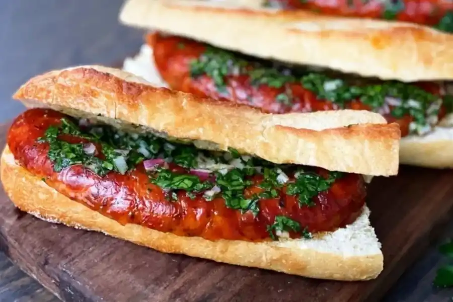 UN SÁNDWICH INFORMAL. Esa fue la definición de la CNN para el choripán.