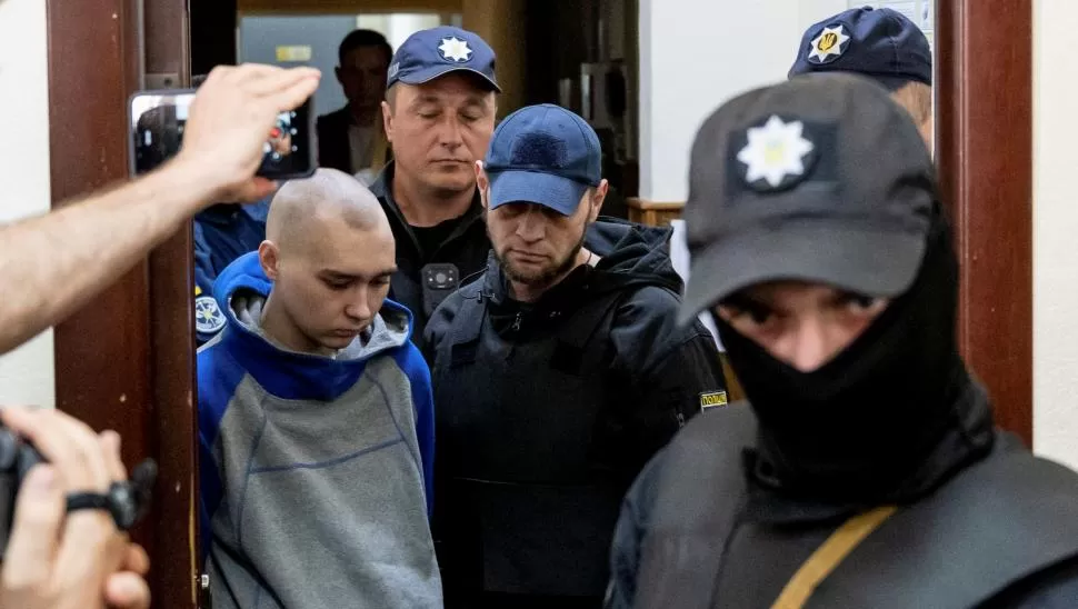 ANTE LA JUSTICIA. Vadim Shishimarin, sospechoso de haber violado las leyes de la guerra,se presentó en Kiev.