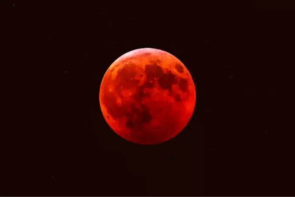 El 8 se podrá observar el eclipse lunar.